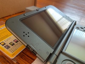 Nintendo New 3DS XL black console system complete in box protector US model