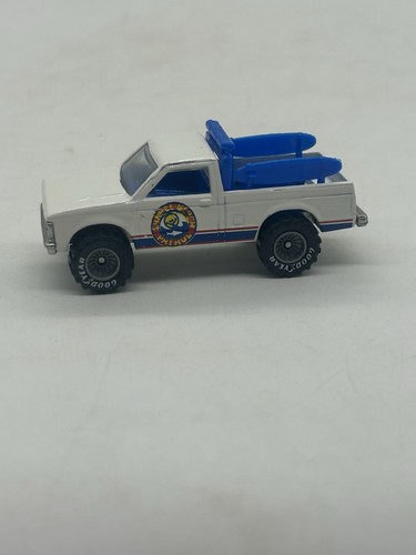 Vintage 1982 Hot Wheels White Beach Patrol Chevy S10 Pickup w/ Real Riders