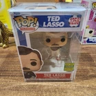 NEW FUNKO POP! TED LASSO #1258 SDCC CON 2022 EXCLUSIVE RARE in Pop Protector