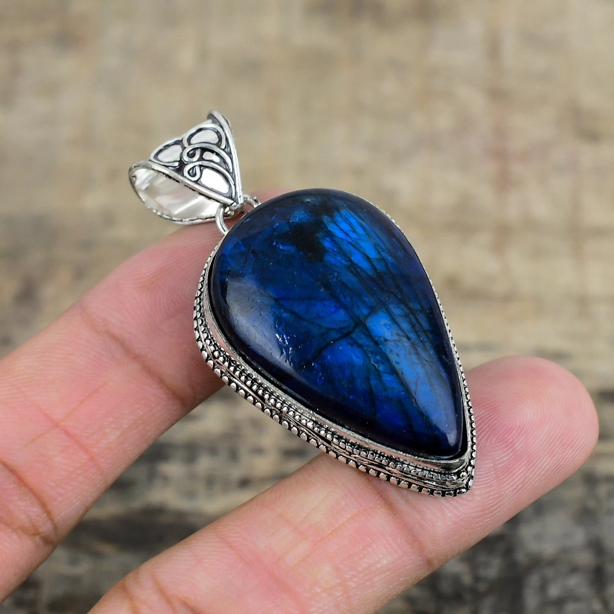 Orecchini in argento sterling con labradorite blu fuoco: gioielli con pietre preziose ovali - Italia Orecchini in argento sterling con labradorite blu fuoco: gioielli con pietre preziose ovali - Italia