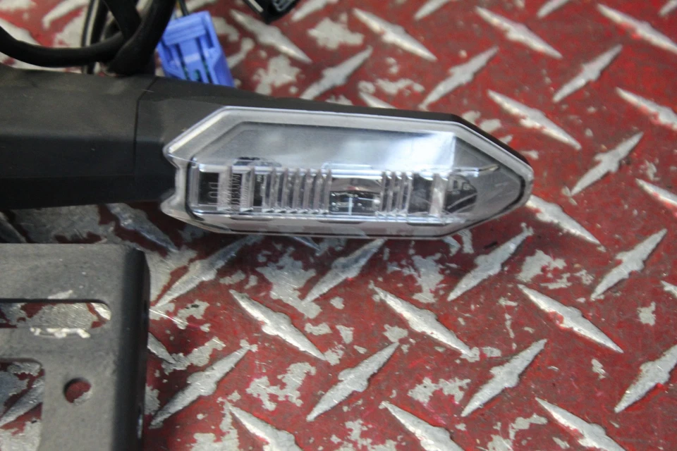 2023 KAWASAKI NINJA 650 LED SINAIS DE SETA TRASEIROS E SUPORTE DE TAG KEMIMOTO NJ52 - Imagem 4 de 4