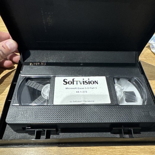SOFTWARE LEARNING VHS VIDEO MICROSOFT EXCEL 5.0 VHS Simon Taylor Microsoft UK - Picture 4 of 4