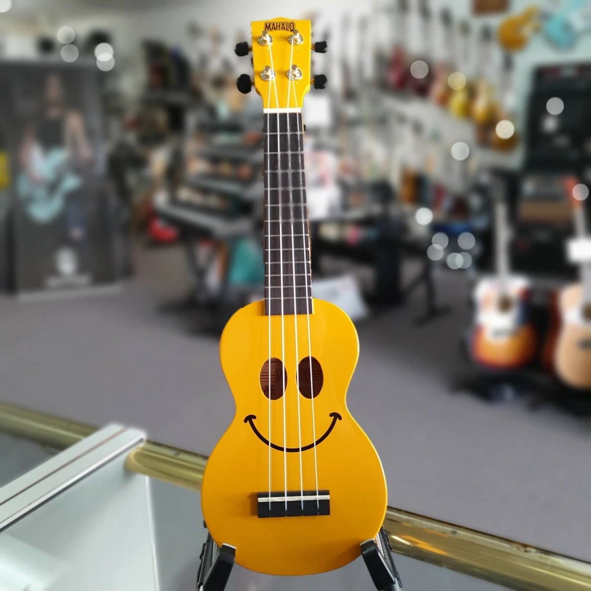 Mahalo U60SM U-Smile Series Yellow Smiley Face Soprano Ukulele with Bag