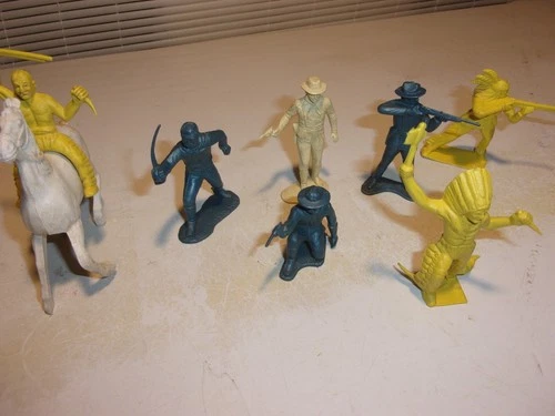 Vintage Marx 60mm Fort Apache Figures Rin Tin Tin