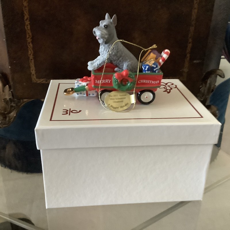 Danbury Mint Christmas ornament Schnauzer dog 2011 A Waggin Holiday