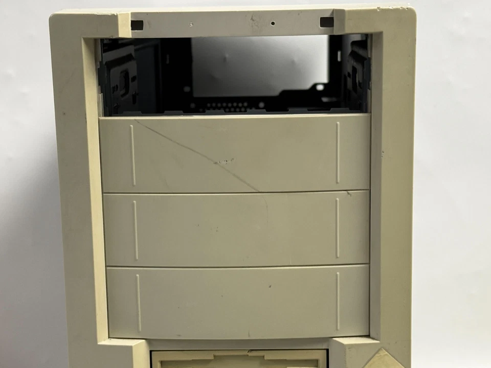 Vintage Beige ATX PC case w/ floppy - Image 2 of 4