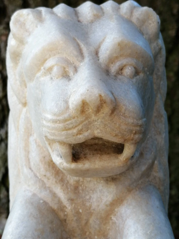 Sculpture Lion on pedestal white marble 1960s rare collectible sculpture - Image 3 of 4