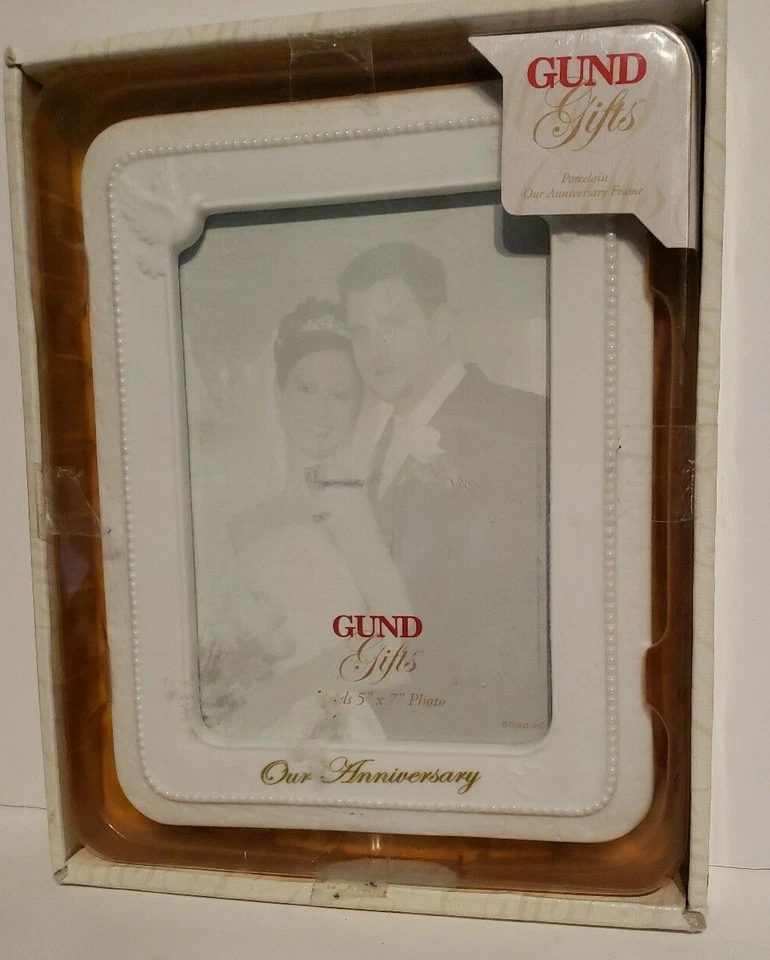 Marco de fotos de porcelana blanco de nuestro aniversario Gund 5 x 7 fotografía regalo Foto 3 de 4