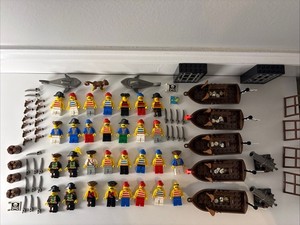Huge Lot of Pirate Themed LEGO Minifigures, Weapons & Accessories- Rare, Vintage