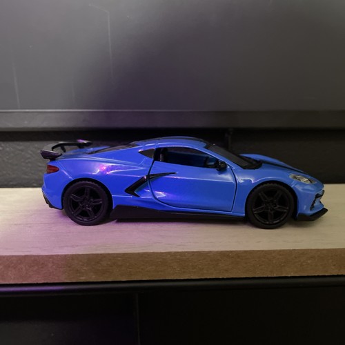 Chevrolet Corvette Stingray Coupe 2020 Special Edition Maisto 1/41 pull back - Picture 5 of 7