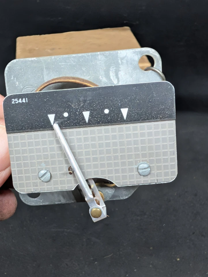 NOS 1951 1952 DODGE CORONET SIERRA WAYFARER OIL PRESSURE INDICATOR DASH GAUGE - Image 4 of 4