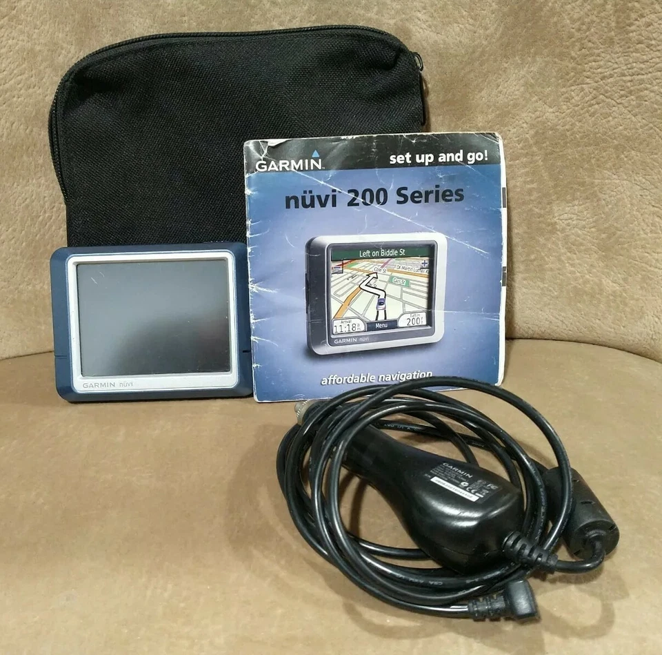 Garmin Nuvi 200W Series Navigation System Bundle Car Charger manual and Case - Image 2 of 4