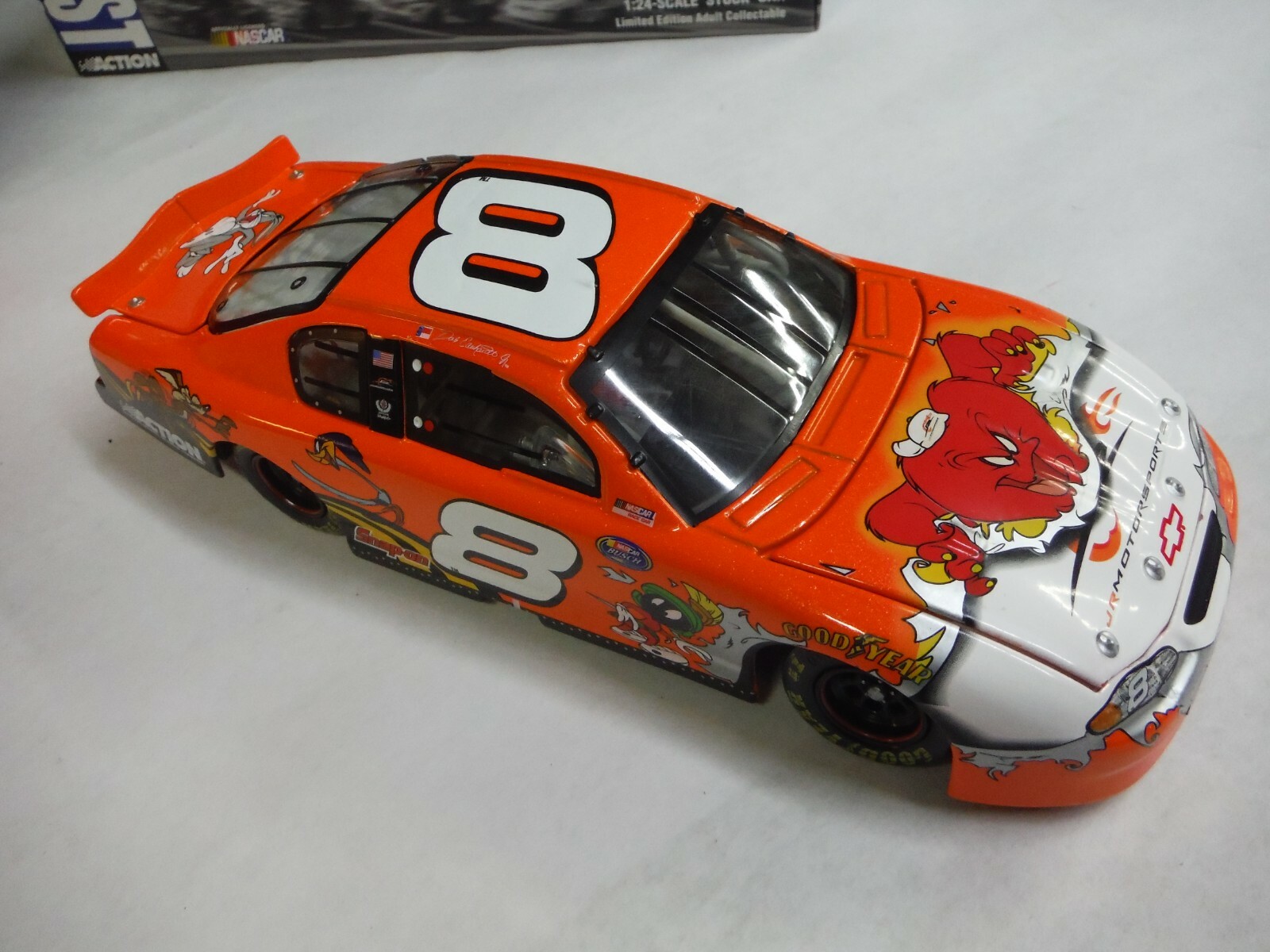 DIECAST NASCAR EARNHARDT JR #8 LOONEY TUNES REMATCH 2002 MONTE CARLO 1:24 X5-17