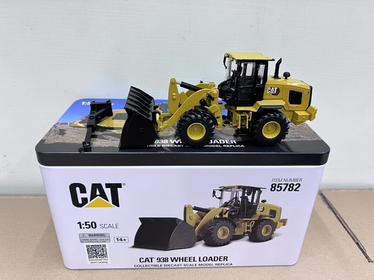 85685 cat 新品未開封　50分の1 Caterpillar Cat 568-Road Builder Configuration 1/50 Scale DieCast