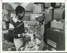 1983 Press Photo Actors Nyles Harris, Dick Beals in show scene - sap16832
