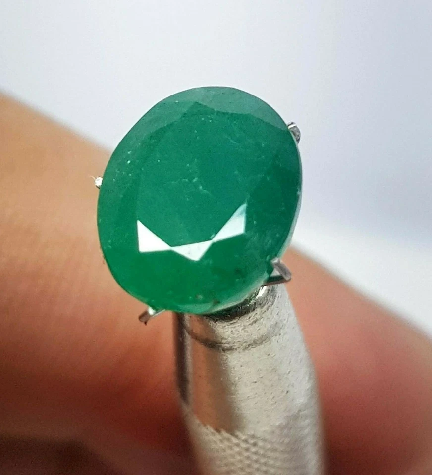 100% Natural Zambian Emerald Loose Oval Gemstone Cut Genuine Emerald Cut 3.85 Ct - Image 3 of 4