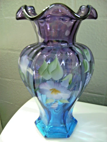 FENTON - MICHELLE KIBBE (HP) - HEXAGON MULBERRY VASE - BOX AND PAPERWORK!!