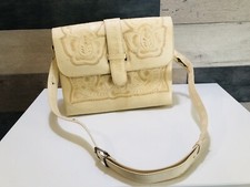 VINTAGE 1970s CREAM HAND TOOLED LEATHER PURSE w/4 Comparts. - Made In Mexico