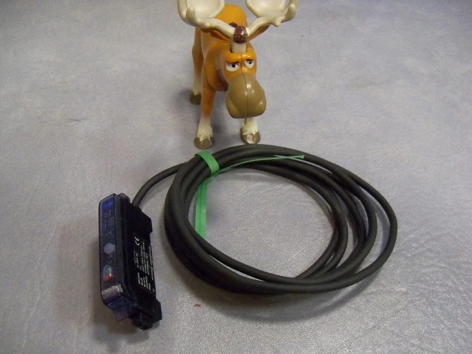 FS-T1 Keyence Photoelectric Fiber Optic Sensor 7103038  - Image 2 of 4