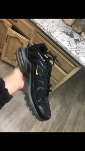 womens black and gold nike air max