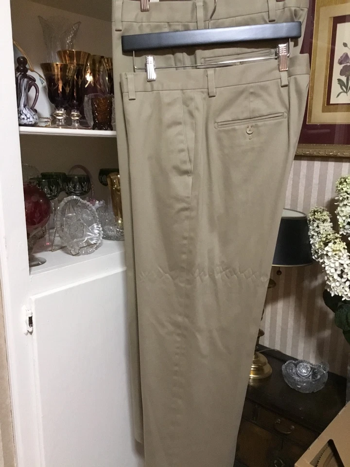 Lote de 2 Pantalones de Vestir Para Hombre Hermosos Kirkland Signature Caqui Bisque Tostado 36 x 30 Foto 2 de 4