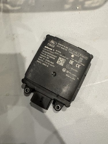 2017-2020 LINCOLN CONTINENTAL SENSOR BLIND SPOT MONITOR OEM GD9T14D453AG