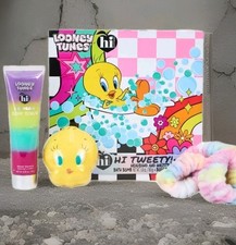 NEW Looney Tunes Tweety Spa Set Body Scrub Bath Bomb Head  Wristband Wrap