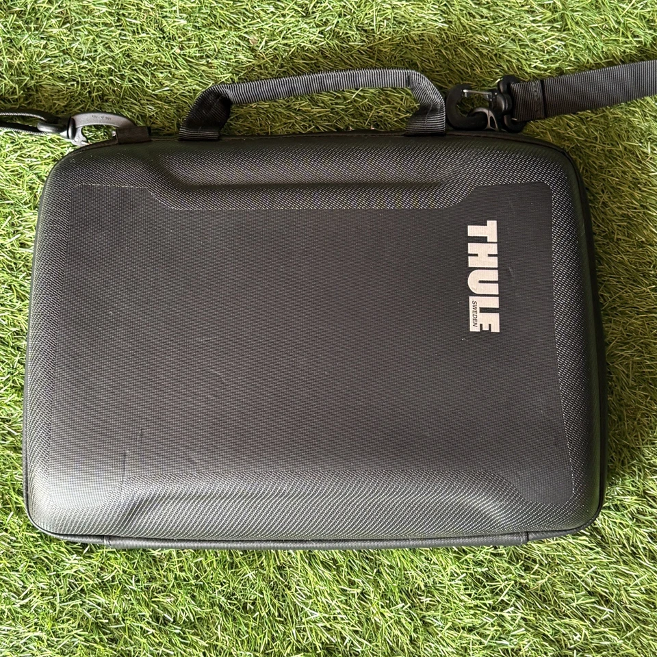 Thule Laptop Case Gauntlet Attaché Briefcase SHOULDER STRAP Fits: Apple MacBook - Image 2 of 4