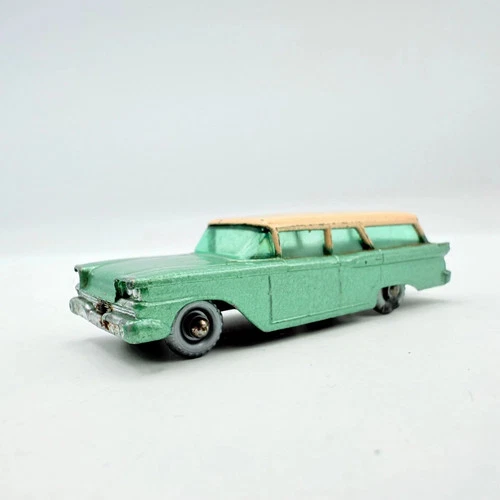 Matchbox Lesney 31b Ford Fairlane Station Wagon SPW Red Base