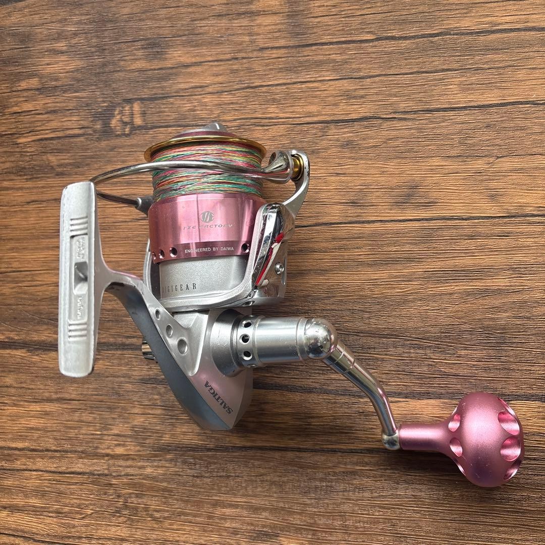 Daiwa Saltiga 4500 IZE Factory Spinning Reel Metallic Pink Used | eBay