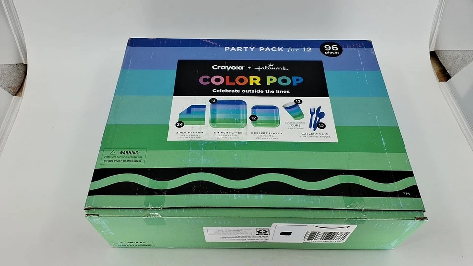 Colorido juego de suministros de fiesta para 12: platos, tazas, servilletas y cubiertos Foto 2 de 3