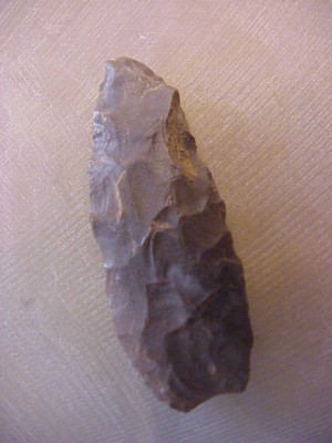 HUMBOLDT TRIANGULAR, LATE ARCHAIC, 7,000/5,000 B.P. GREY CHERT, , LAKE CO., OR