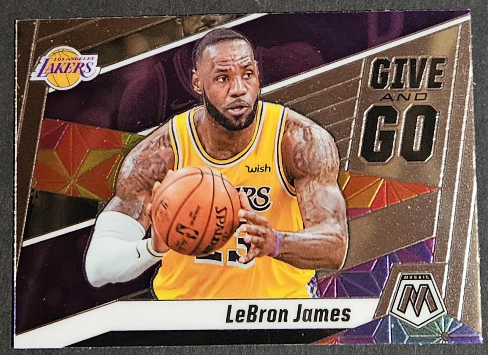 2019-2020 Panini Mosaic Give And Go #8 LeBron James Los Angeles Lakers