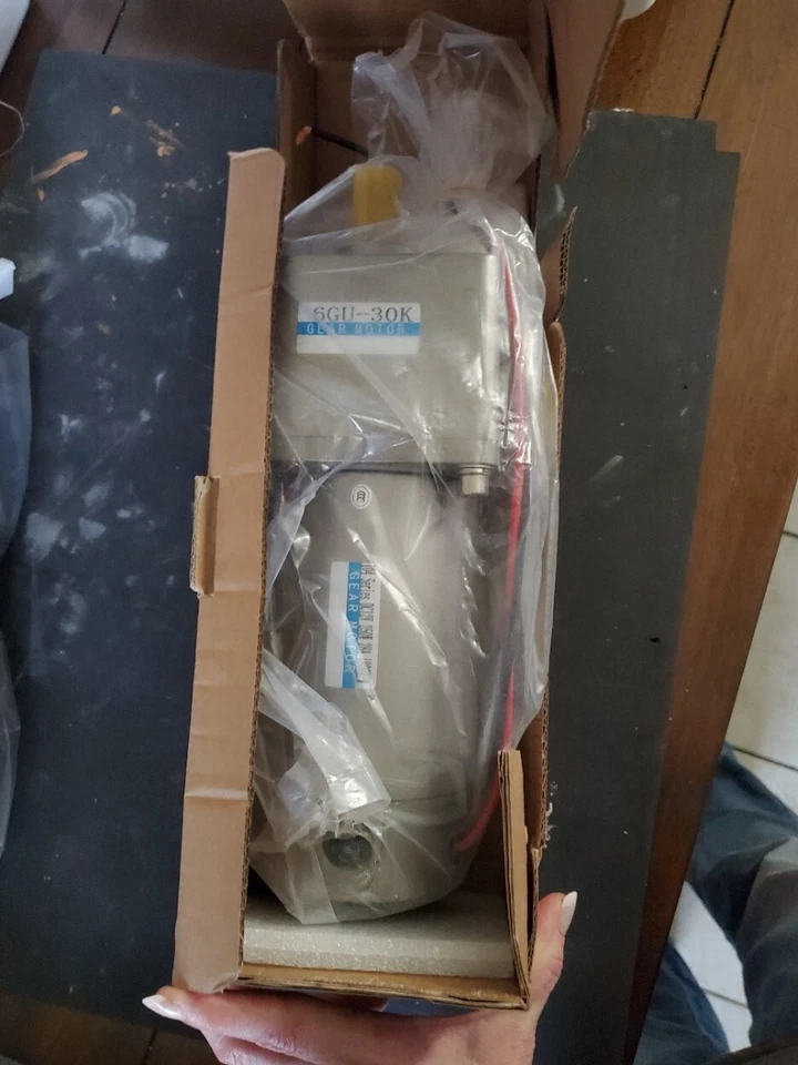 250W/12V/28A Brushed DC Gear Motor Gearbox 6GU30K 90mm Max Torque 39.8N.m  - Image 3 of 4