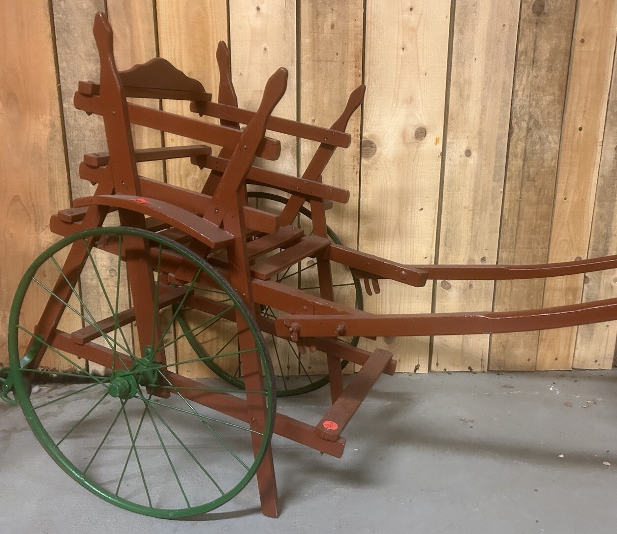 Calèche jouet ancien du XIXème siècle en bois noble pour château et collectionneurs