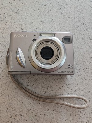 Sony DSC-W5 Cyber-shot 5.1MP 3x Optical Zoom Digital Camera untested