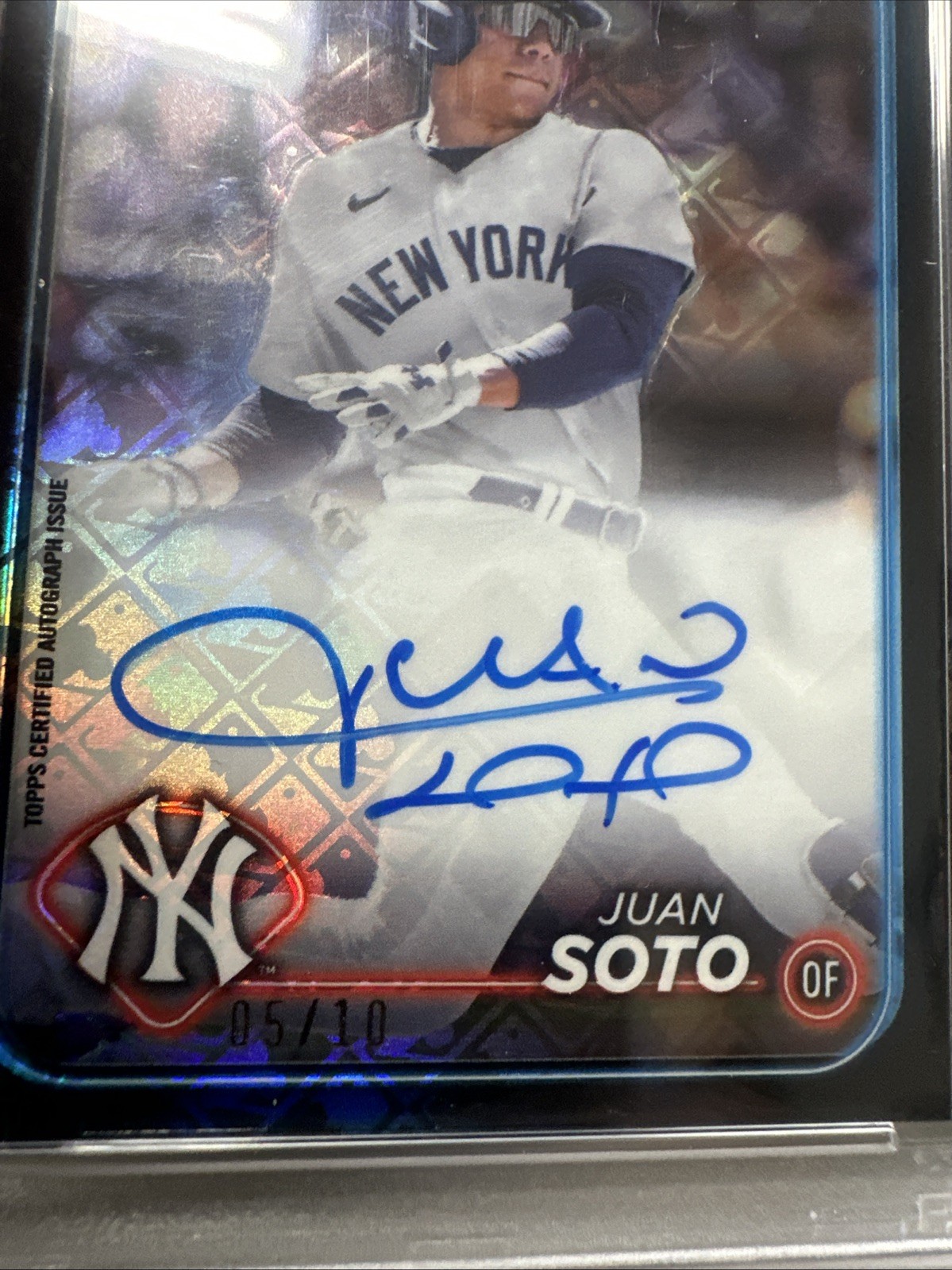 2024 Topps Chrome MLB Logo Black Refractor Chrome Autographs Juan Soto /10 PSA 9 view 3