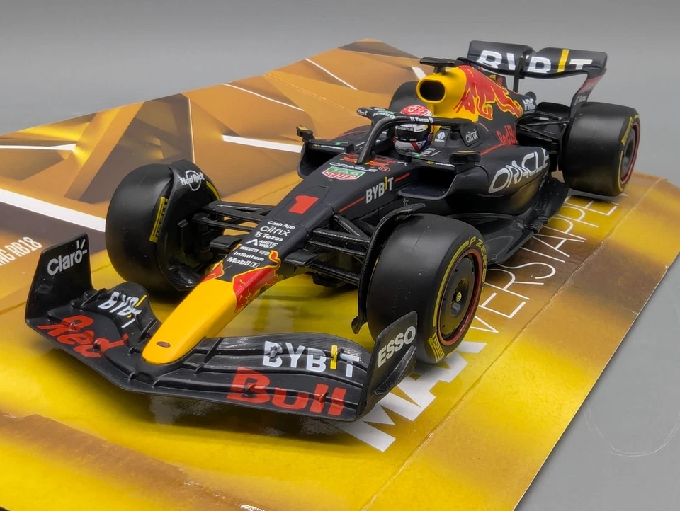 Modellini auto 1:24 Bburago Red Bull Racing RB18-2022 WC #1 Max Verstappen con scatola originale - Immagine 2 di 4