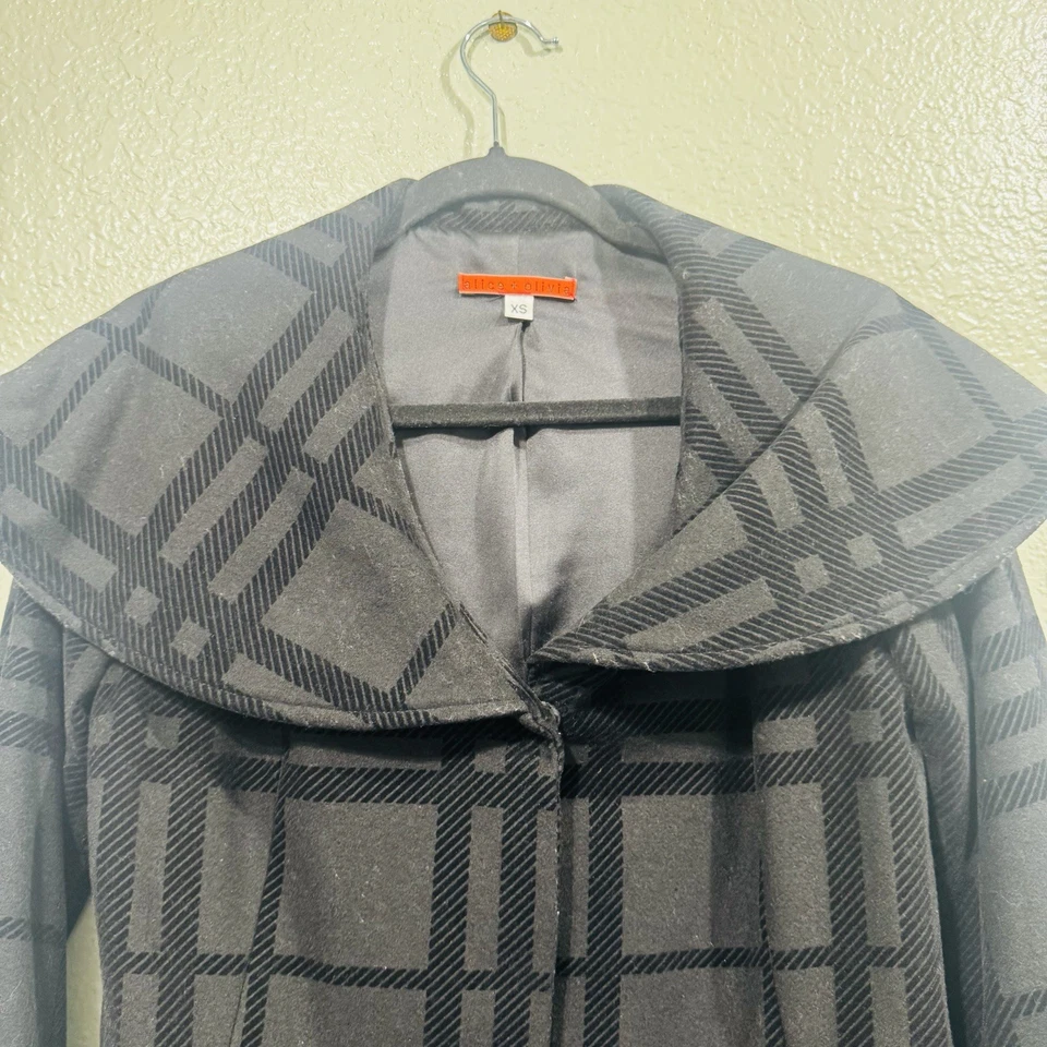 Alice + Olivia Cape Collar Black and Gray Plaid Wool Blazer Size XSMALL - Image 3 of 4
