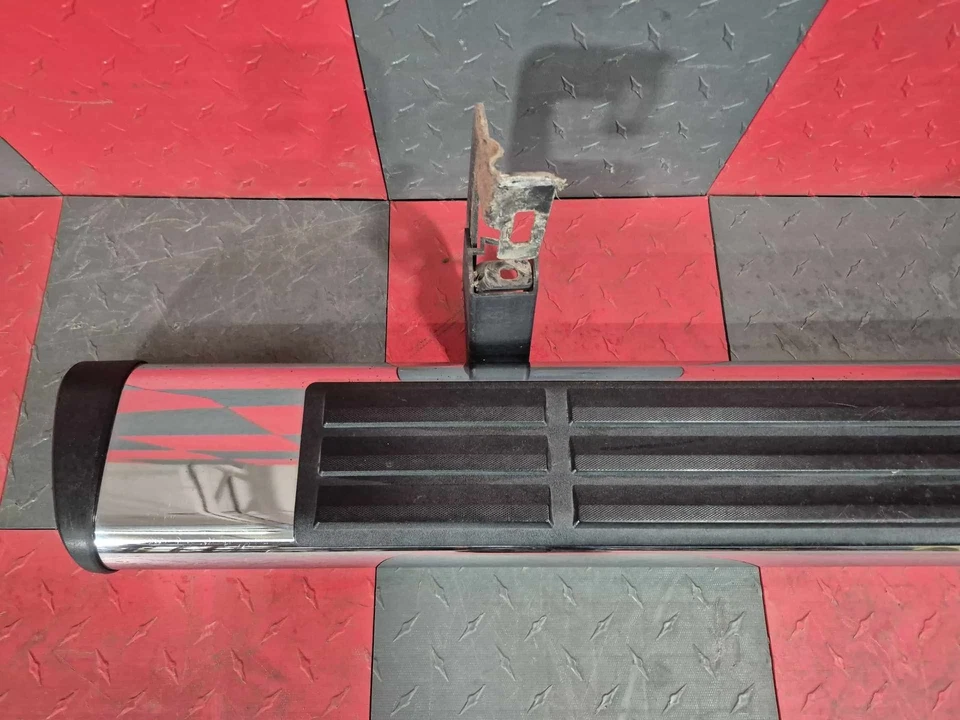 07-13 Silverado Sierra OEM Left Driver Running Board Chrome Nerf Bar - Image 2 of 4