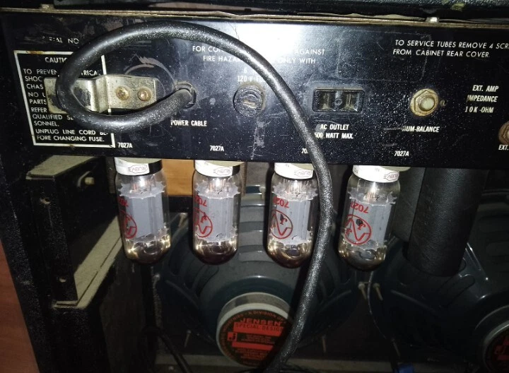 Vintage AMPEG VT-22 Tube Amp 2 12s 2 channel 100 watts w/Reverb  - Image 4 of 4