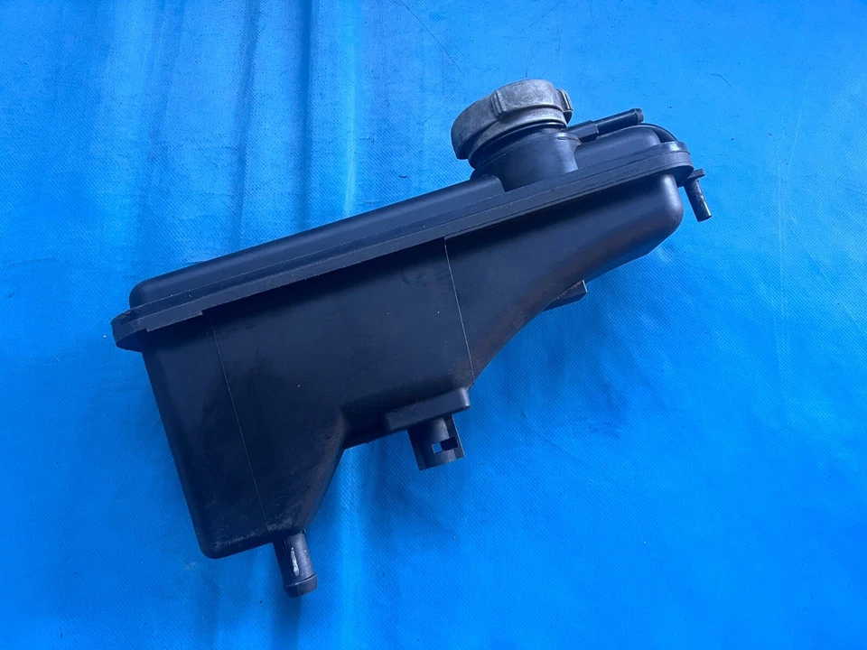 Расширительный бак охлаждающей жидкости Rover 75 & MG ZT (PCF101494) 1998 - 2000 - Изображение 2 из 4