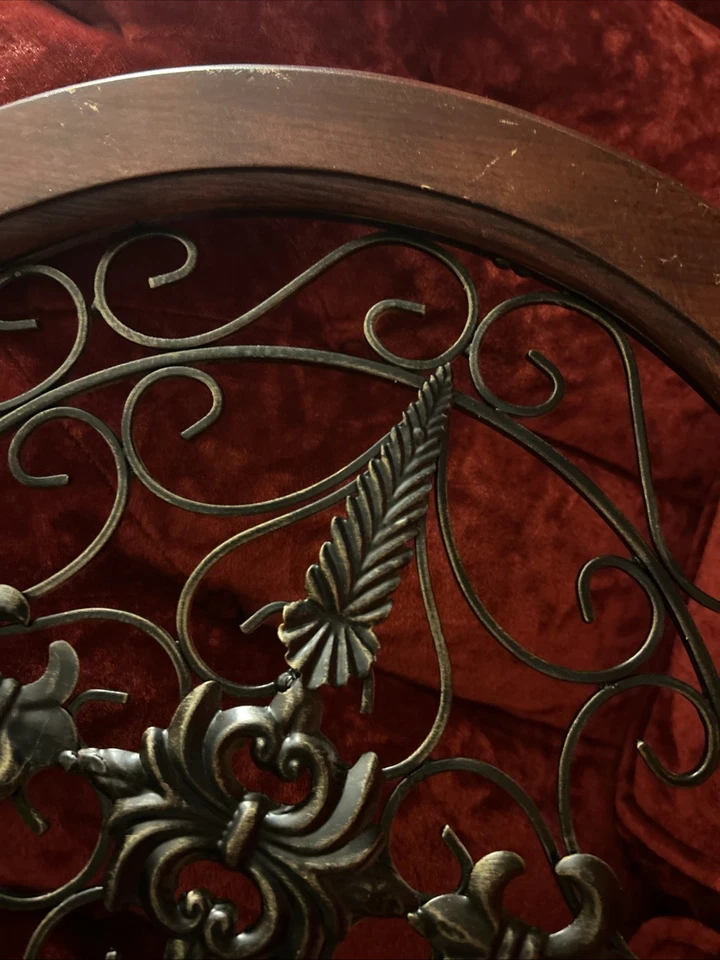 Винтажная викторианская круглая декоративная деревянная вешалка для настенного искусства 17 x 17 дюймов с цветочным рисунком - Изображение 4 из 4