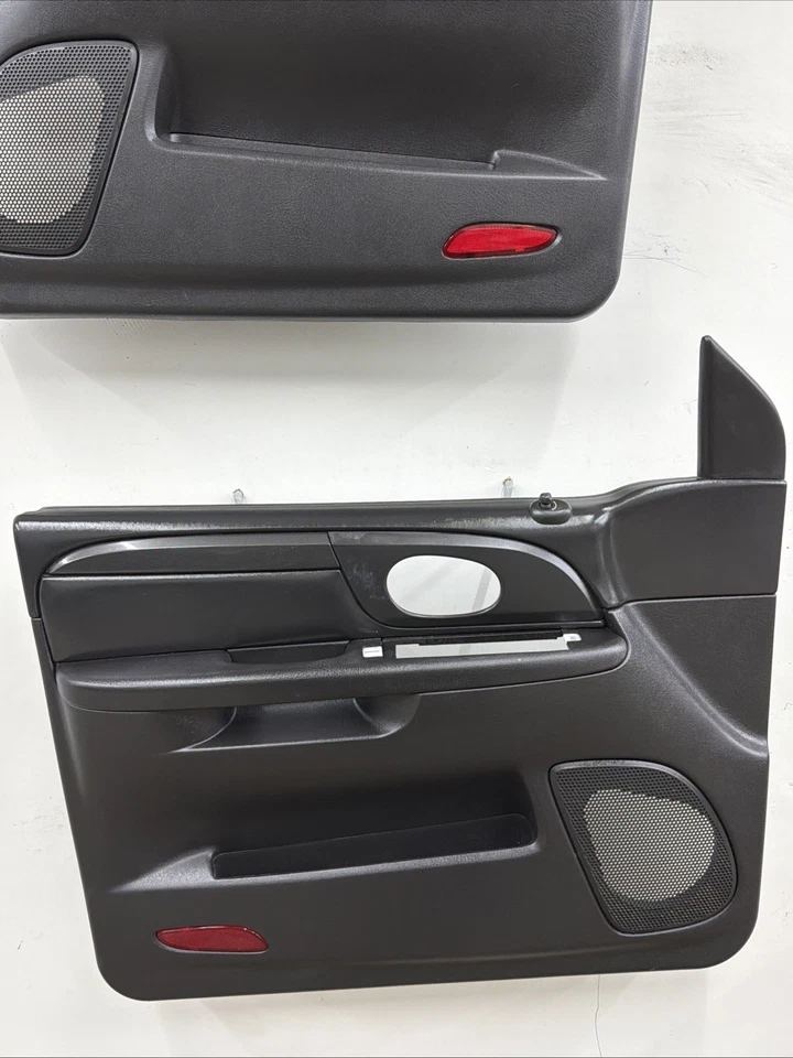 02-09 GMC Envoy Painéis de Porta Frontal Power OEM Preto/Fibra de Carbono Bom - Imagem 2 de 4