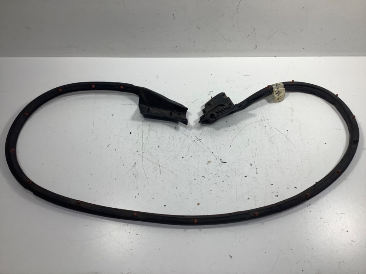 94-01 Acura Integra 4D Left Front Lower Door Seal Weatherstrip