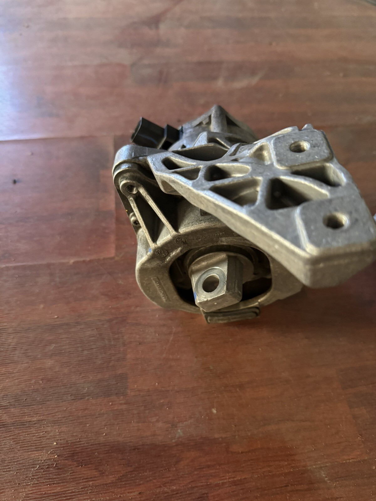OEM 15-21 Bentley Bentayga Active Motor Mount Right Engine Mount 4M0199256AR