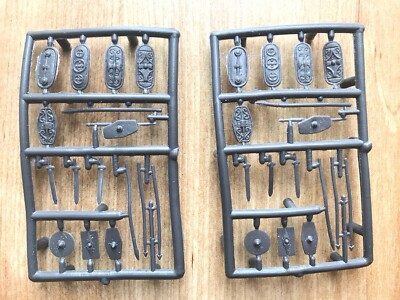 Airfix Schwerter Schilde Speere - dunkelgrau - Maßstab Waffen für Figuren neu auf Anguss