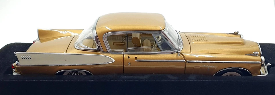 Signature 1/18 Scale Diecast 20018 - Studebaker Golden Hawk - Gold - Image 4 of 4