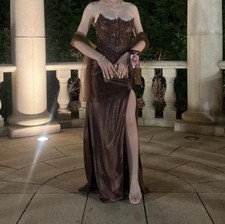 Brown prom dress Worn once Size:2