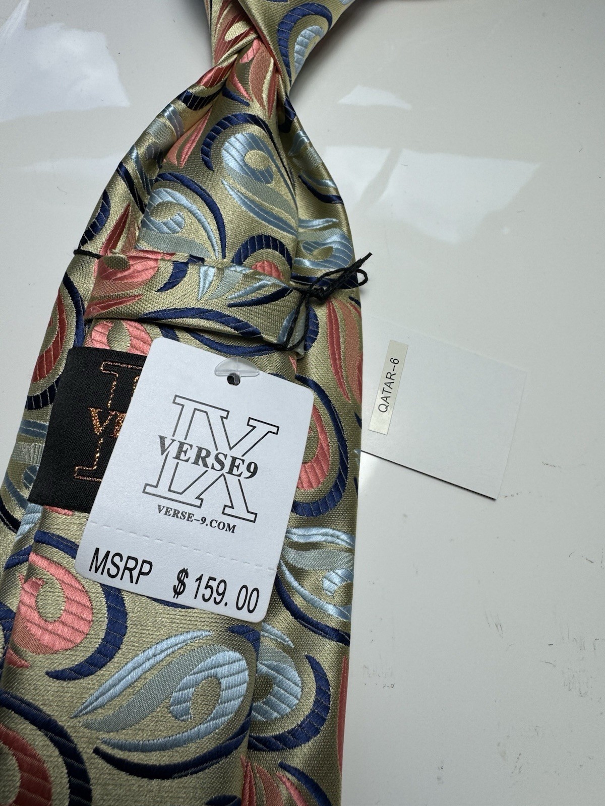 NWT VERSE 9 MULTI COLOR PAISLEY STYLE PRINT SILK DESIGNS NECK TIE & HANKY